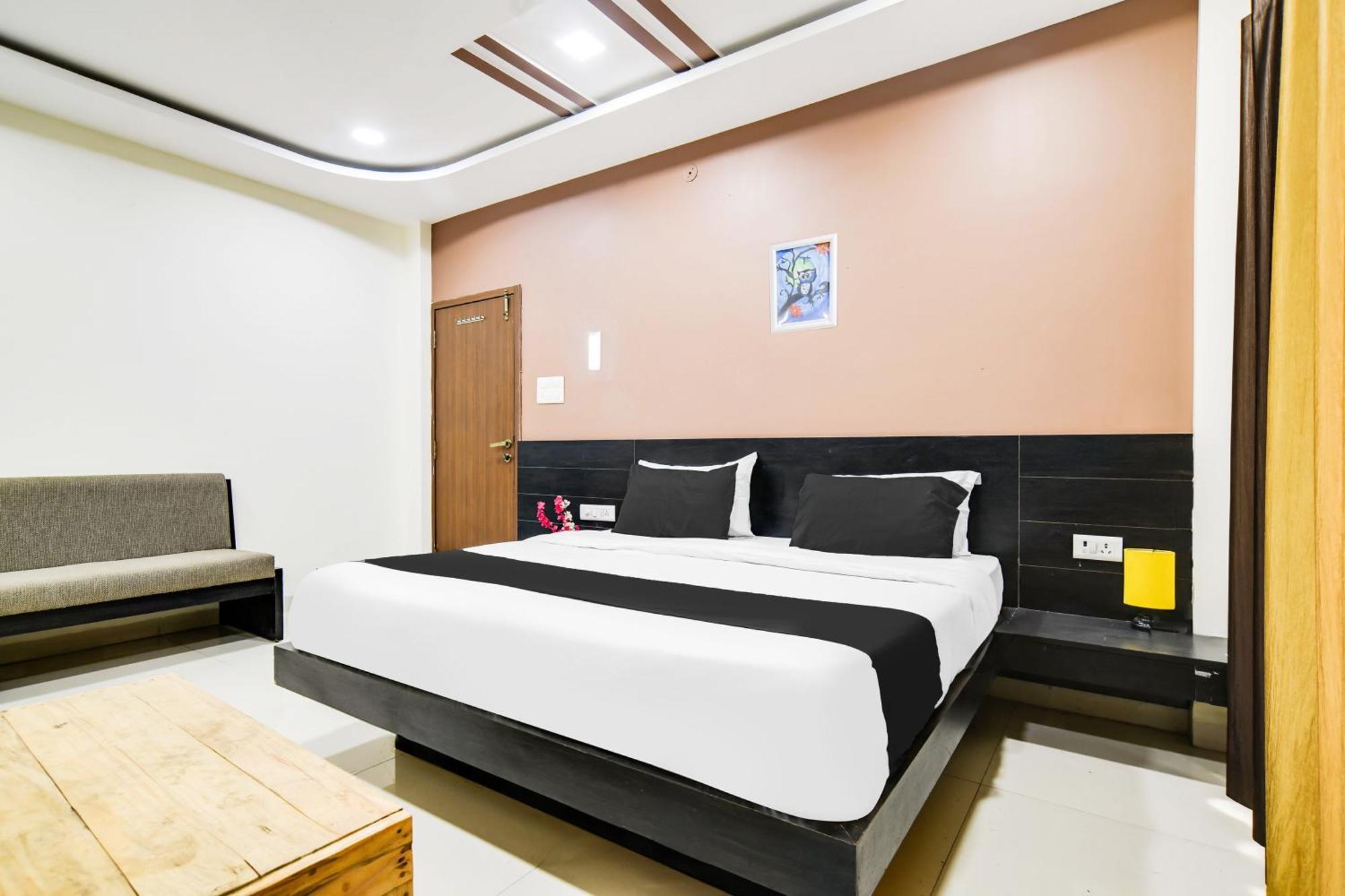 Super Collection O Indore Near Omax City 1 Kanadiya 外观 照片