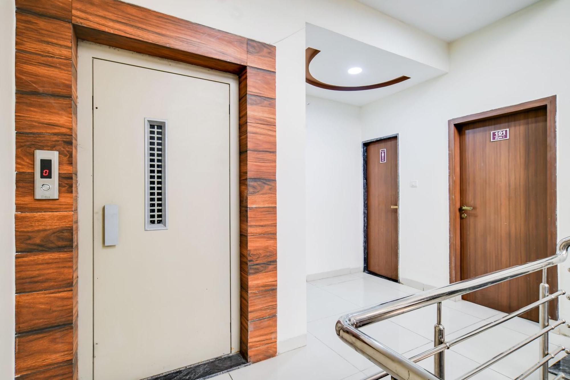 Super Collection O Indore Near Omax City 1 Kanadiya 外观 照片