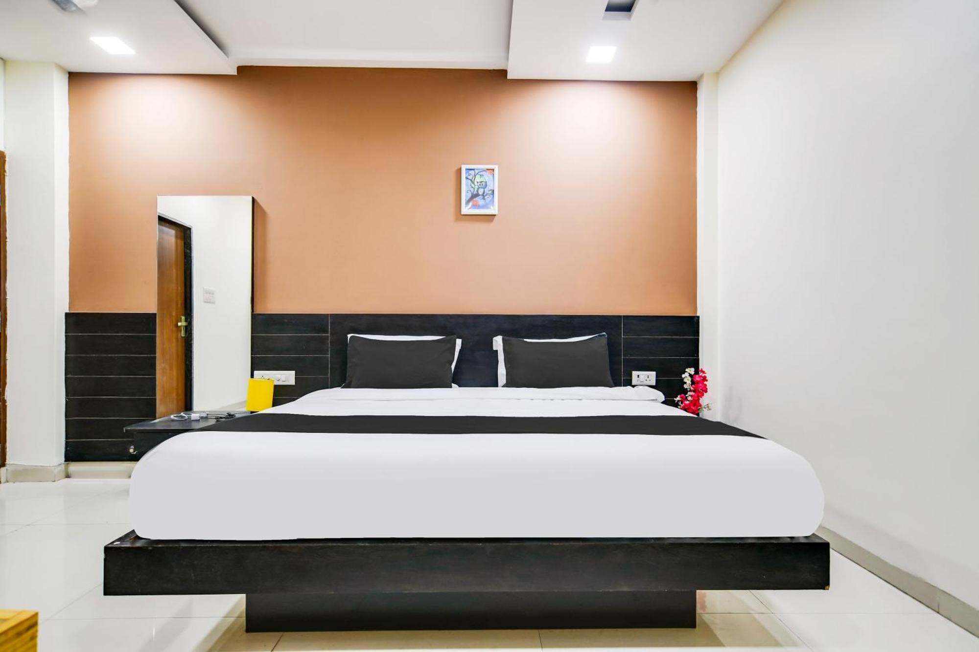 Super Collection O Indore Near Omax City 1 Kanadiya 外观 照片
