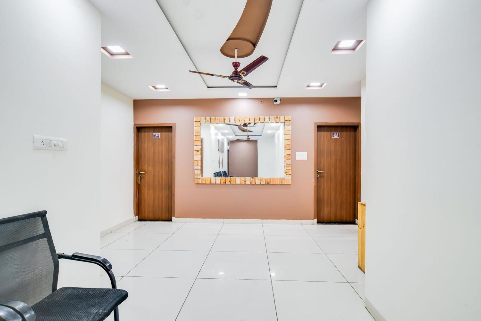 Super Collection O Indore Near Omax City 1 Kanadiya 外观 照片