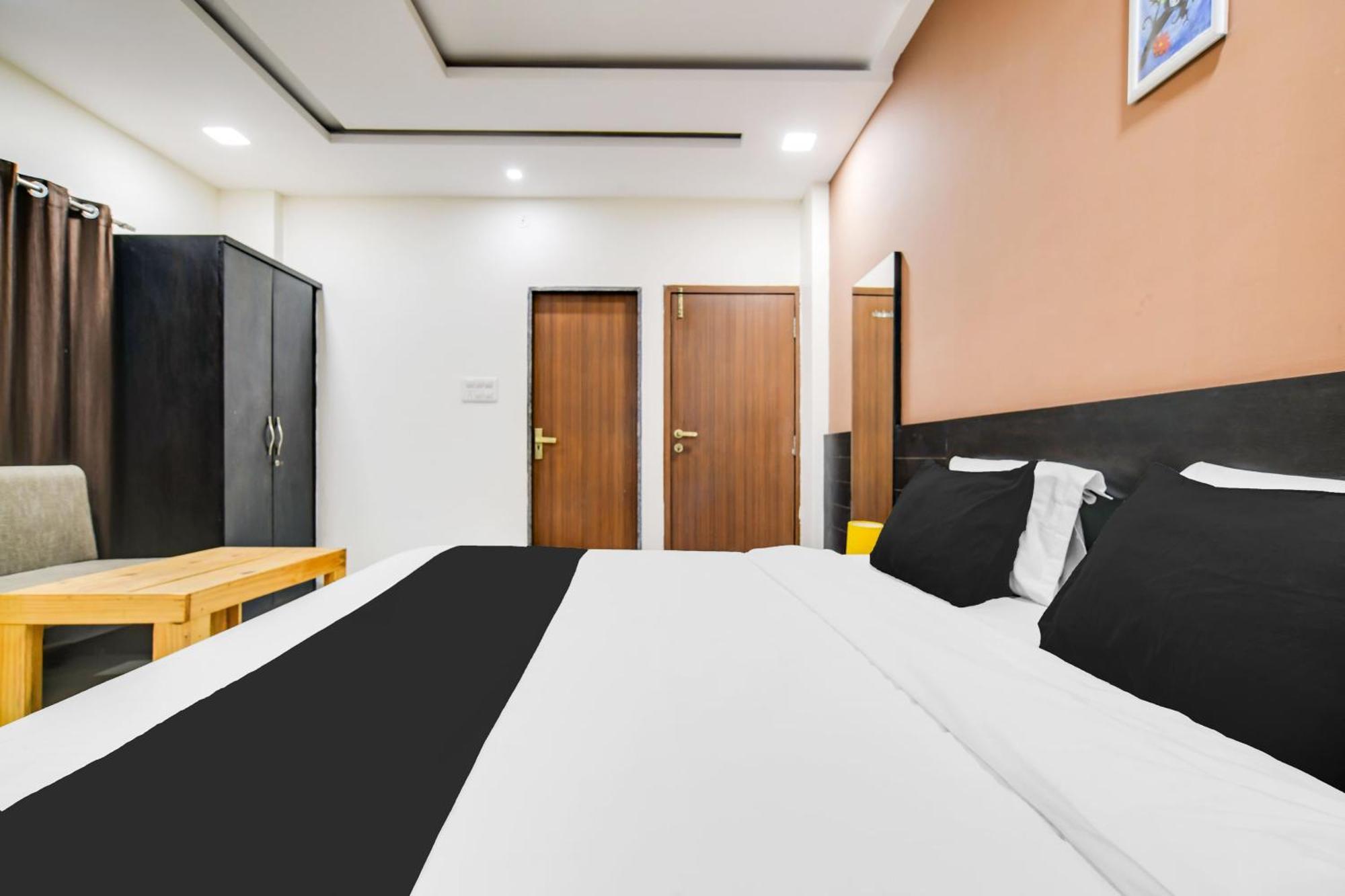 Super Collection O Indore Near Omax City 1 Kanadiya 外观 照片