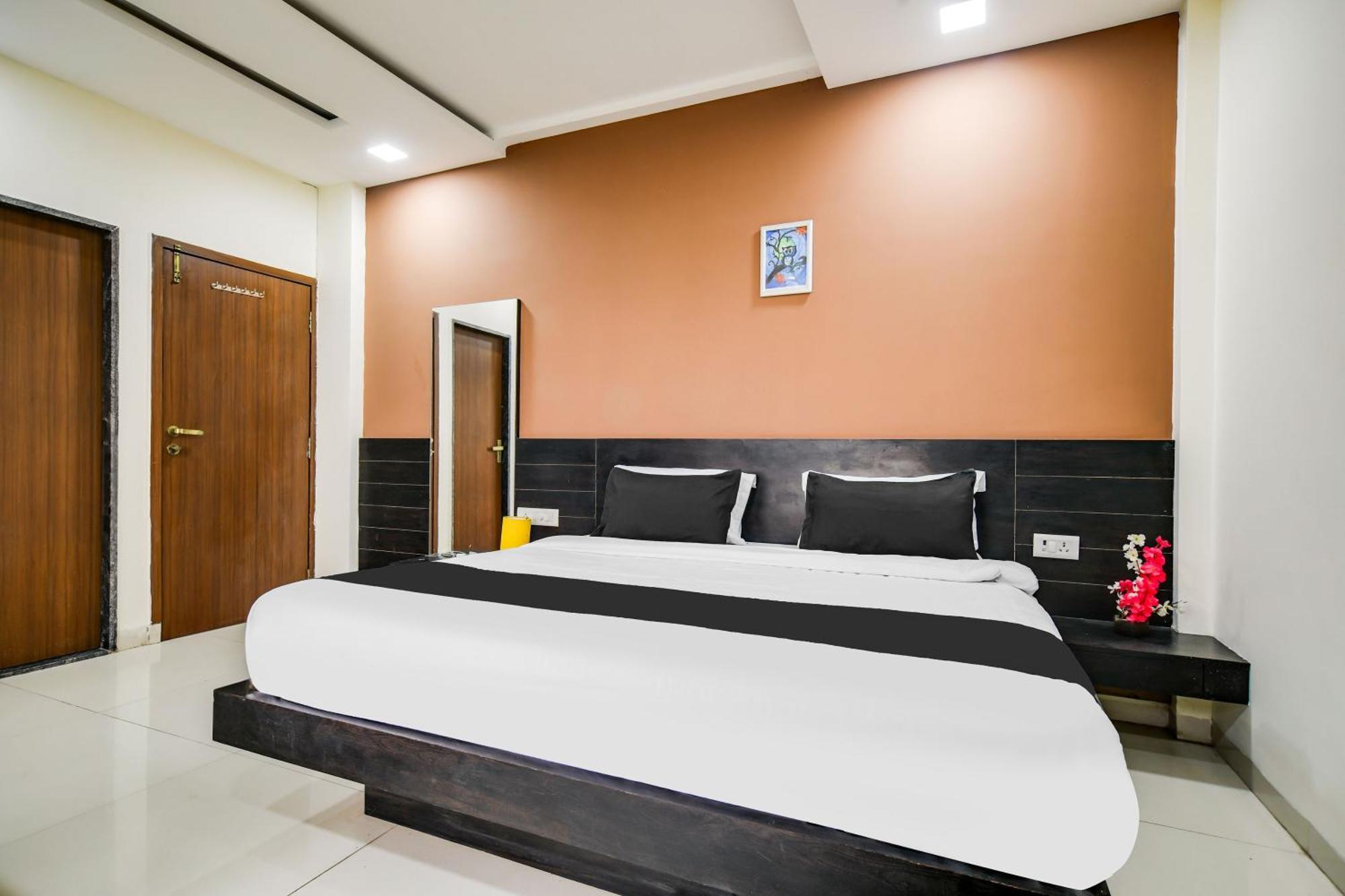 Super Collection O Indore Near Omax City 1 Kanadiya 外观 照片